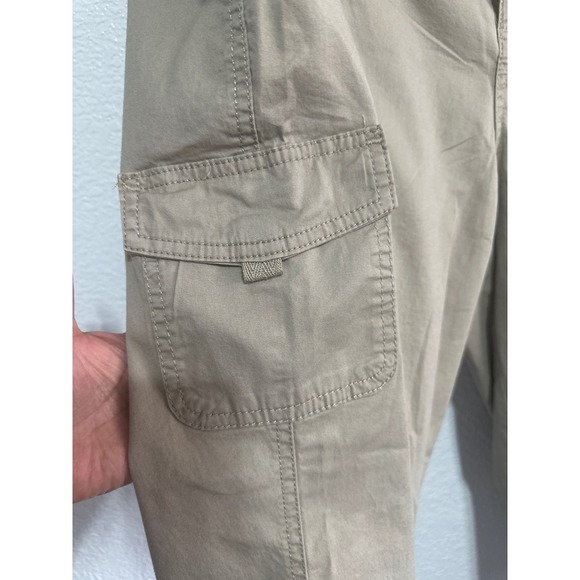 Croft & Barrow Classic Fit Beige Capri Pants Womens Stretch Cargo Cropped - Picture 2 of 8